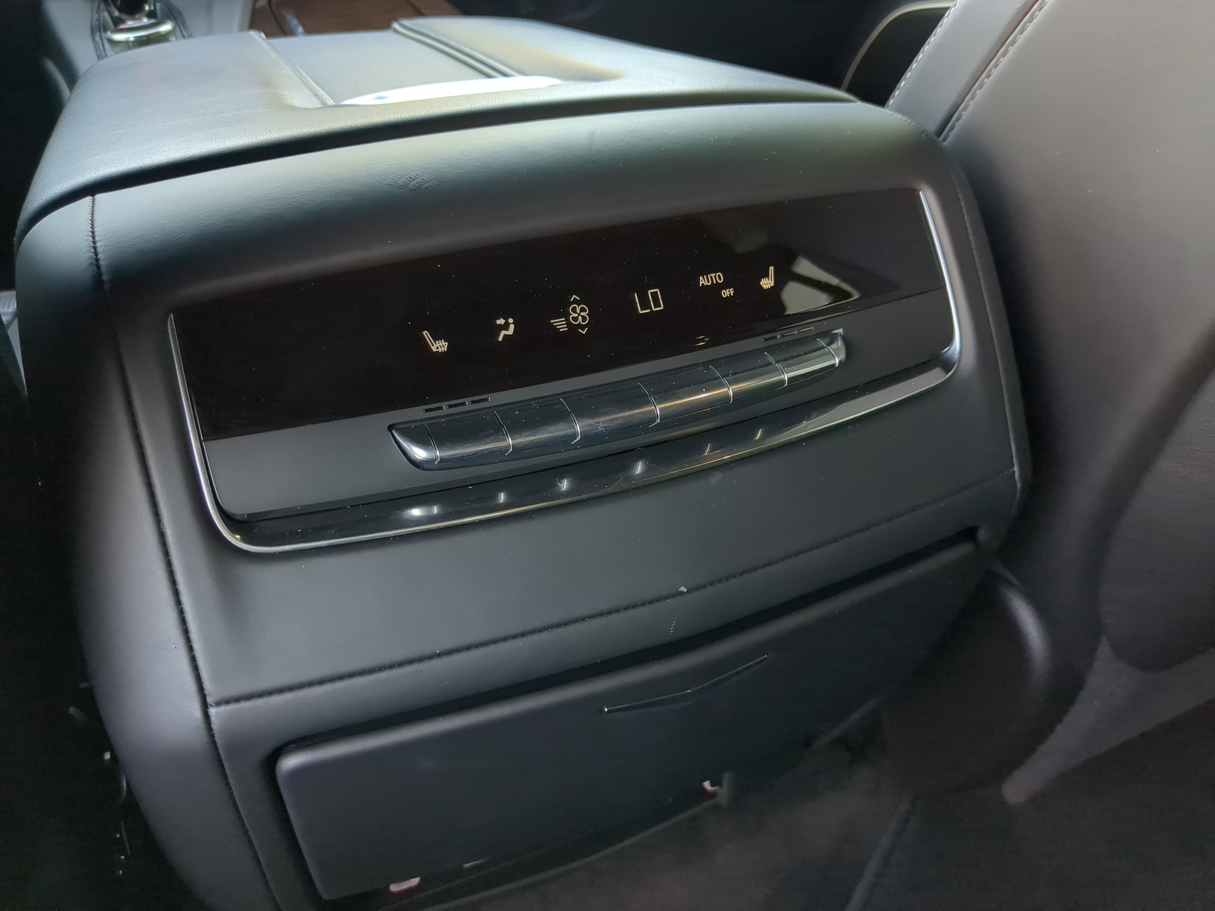 Used 2022 Cadillac Escalade Sport Platinum image 15