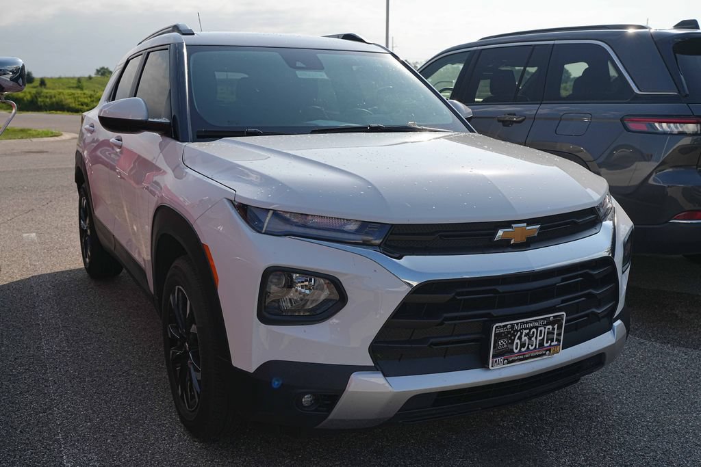 Used 2023 Chevrolet TrailBlazer LT w/ Convenience Package FWD image 3