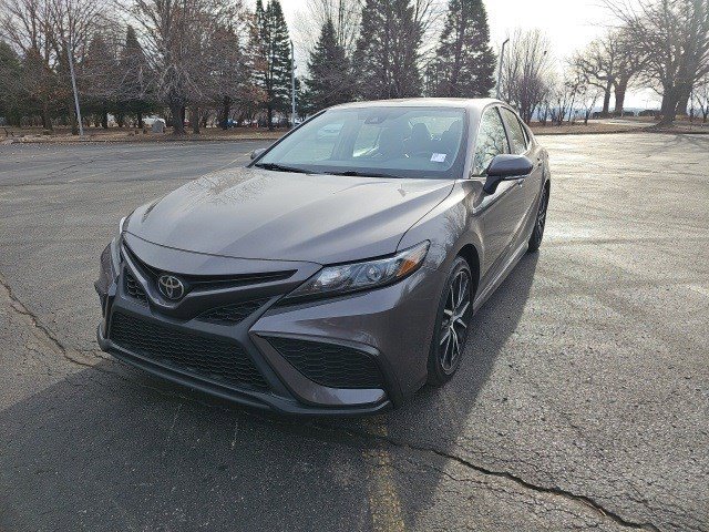 Used 2023 Toyota Camry SE image 2