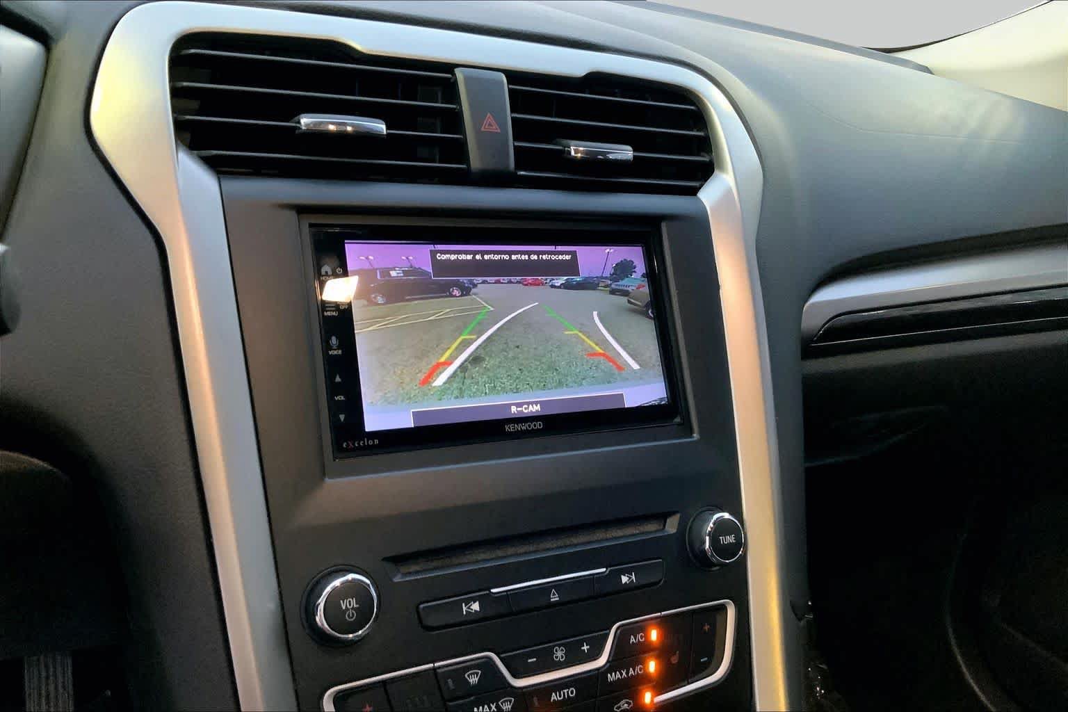 Used 2016 Ford Fusion SE w/ Equipment Group 202A FWD image 28