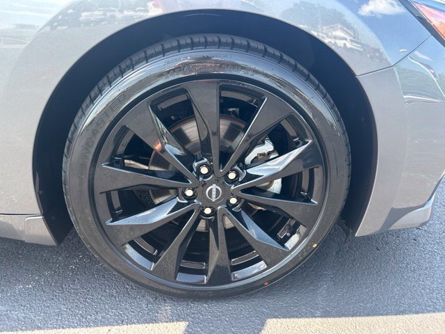 Used 2023 Nissan Maxima SR w/ Sport Mat Group FWD image 43