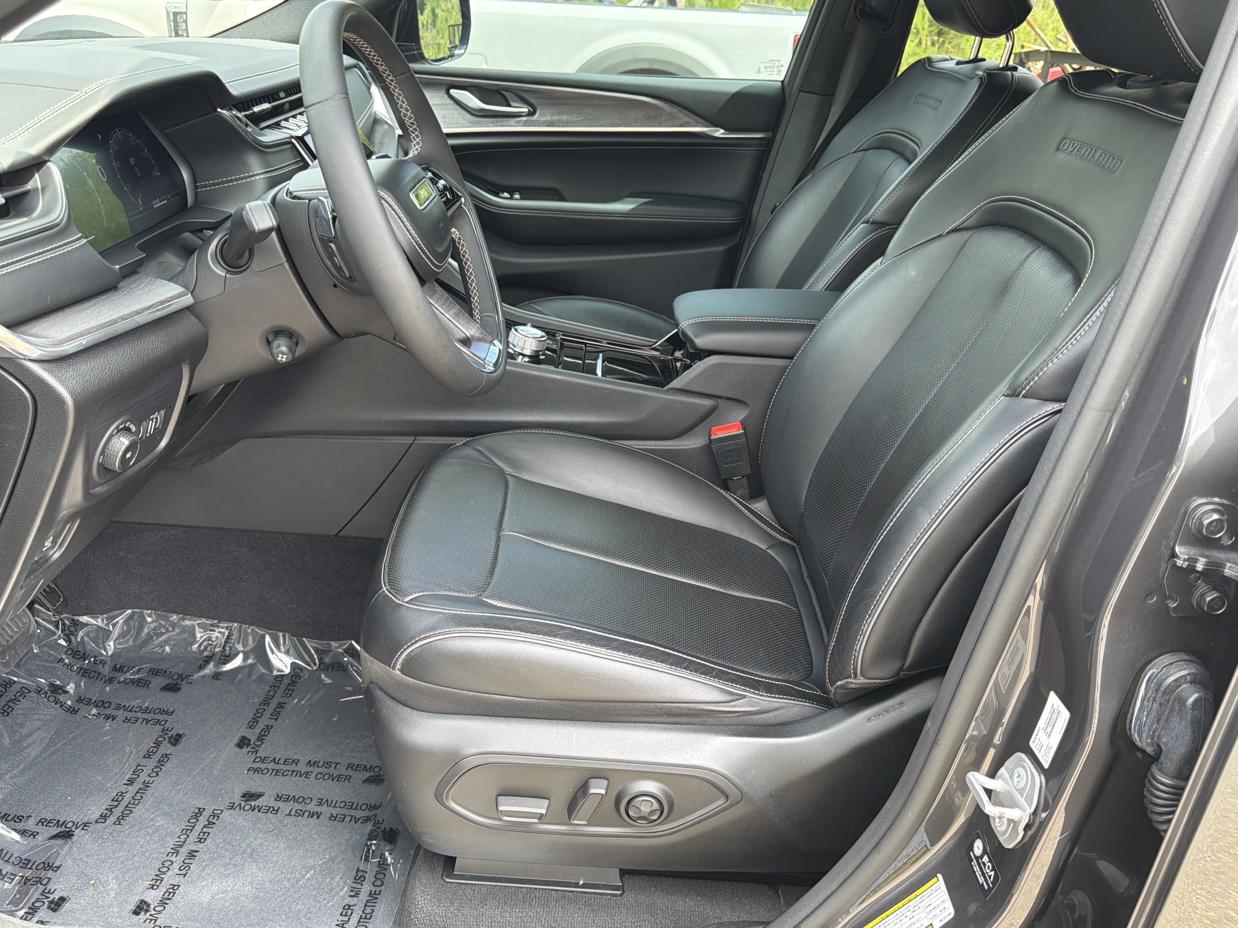Used 2023 Jeep Grand Cherokee Overland AWD/4WD image 9