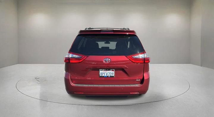 Used 2020 Toyota Sienna XLE w/ XLE Navigation Package FWD image 3