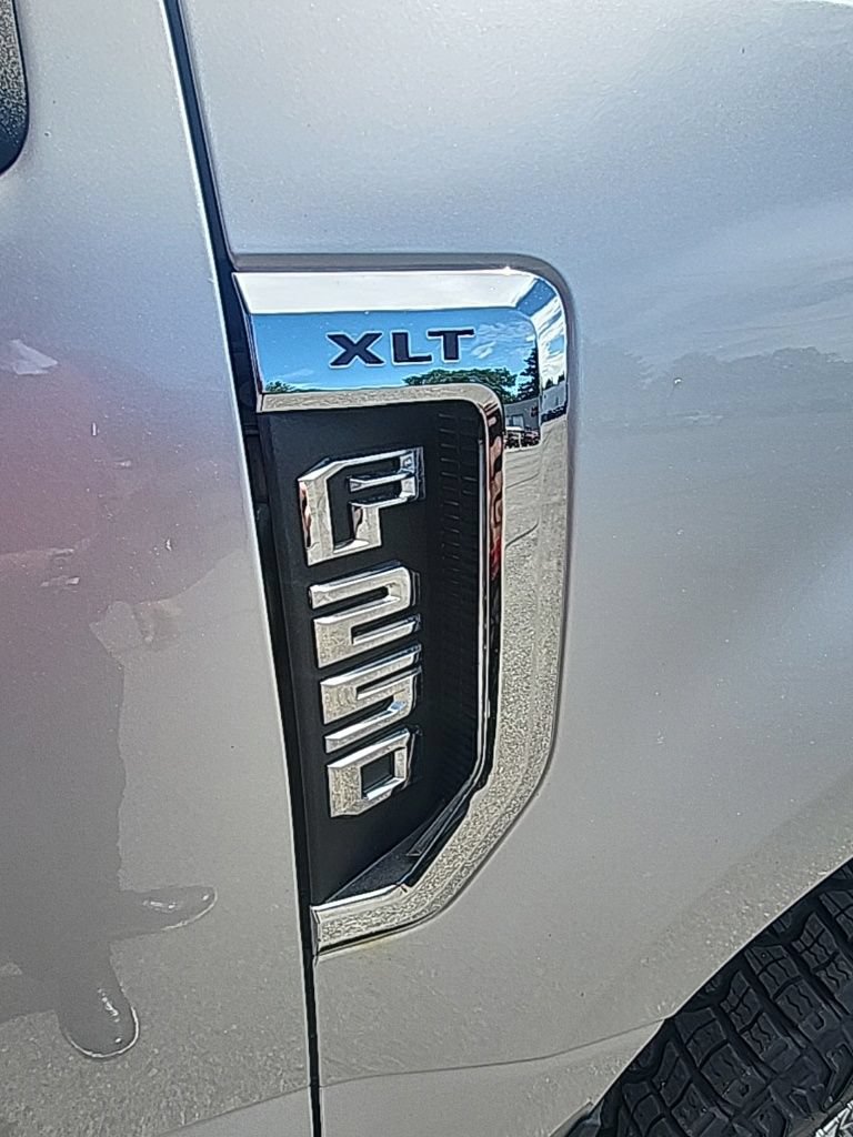 Used 2019 Ford F250 XLT w/ Snow Plow Prep Package AWD/4WD image 12