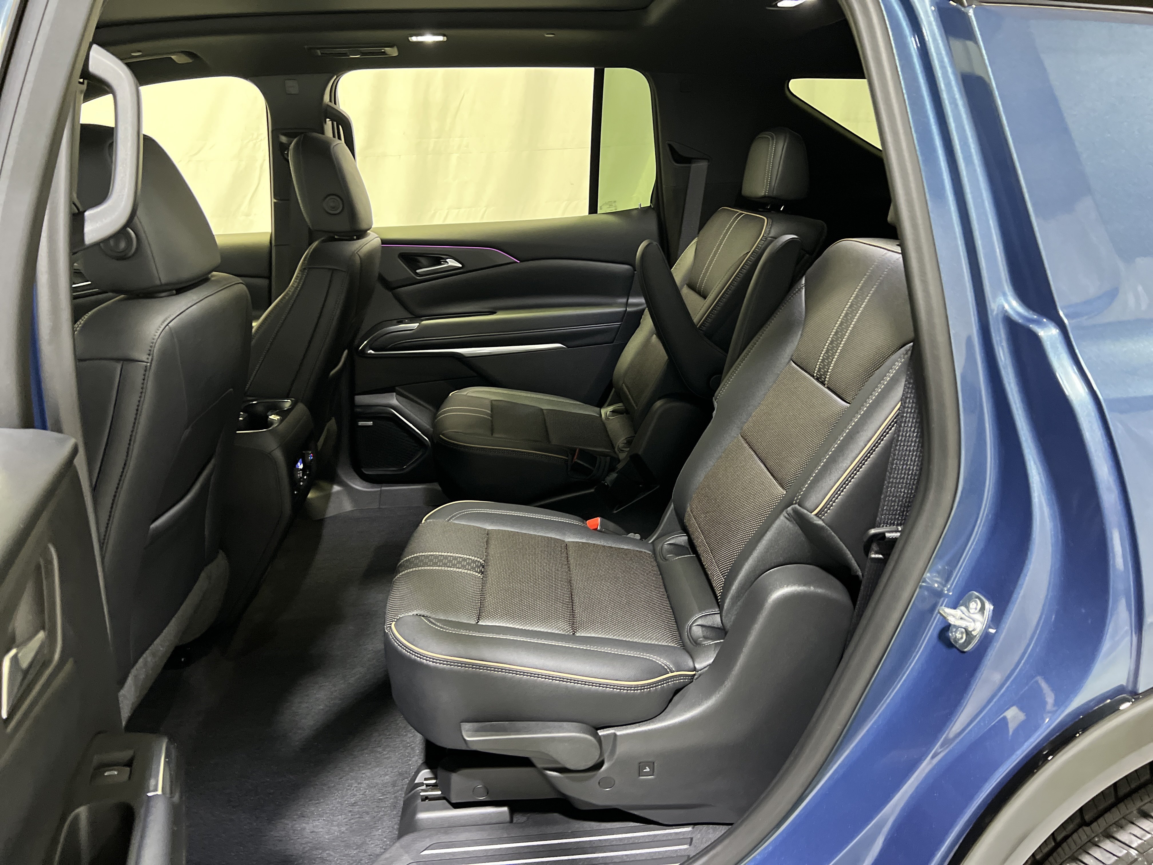 Used 2026 Chevrolet Traverse High Country FWD image 17