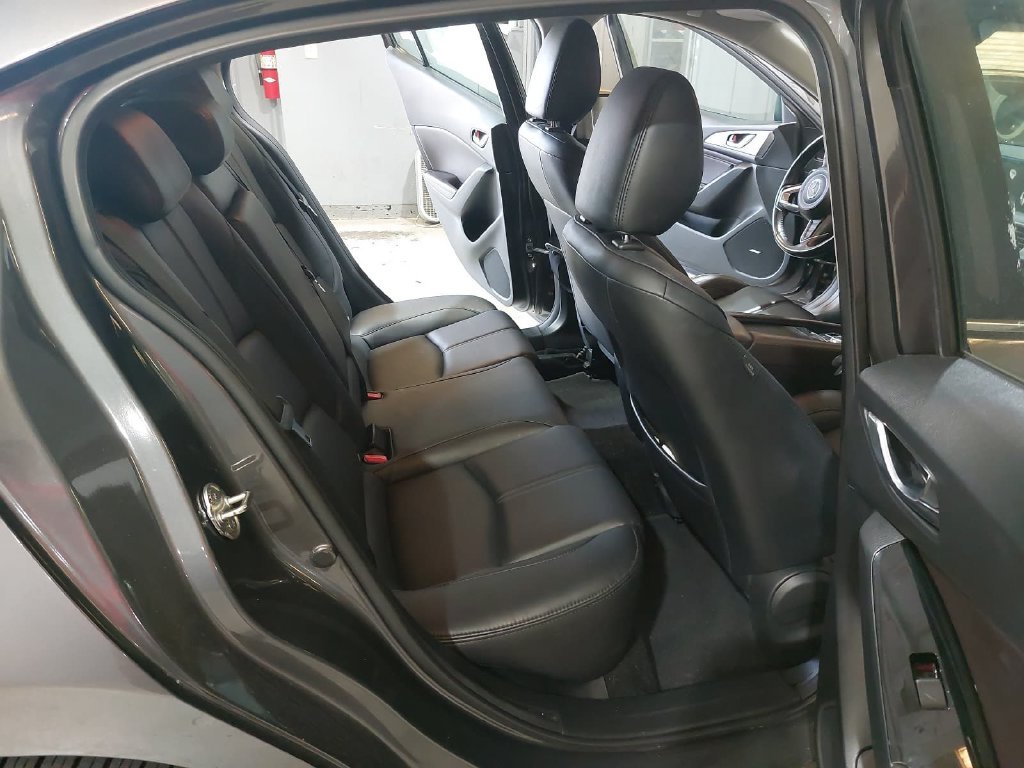 Used 2018 MAZDA MAZDA3 Touring FWD image 11