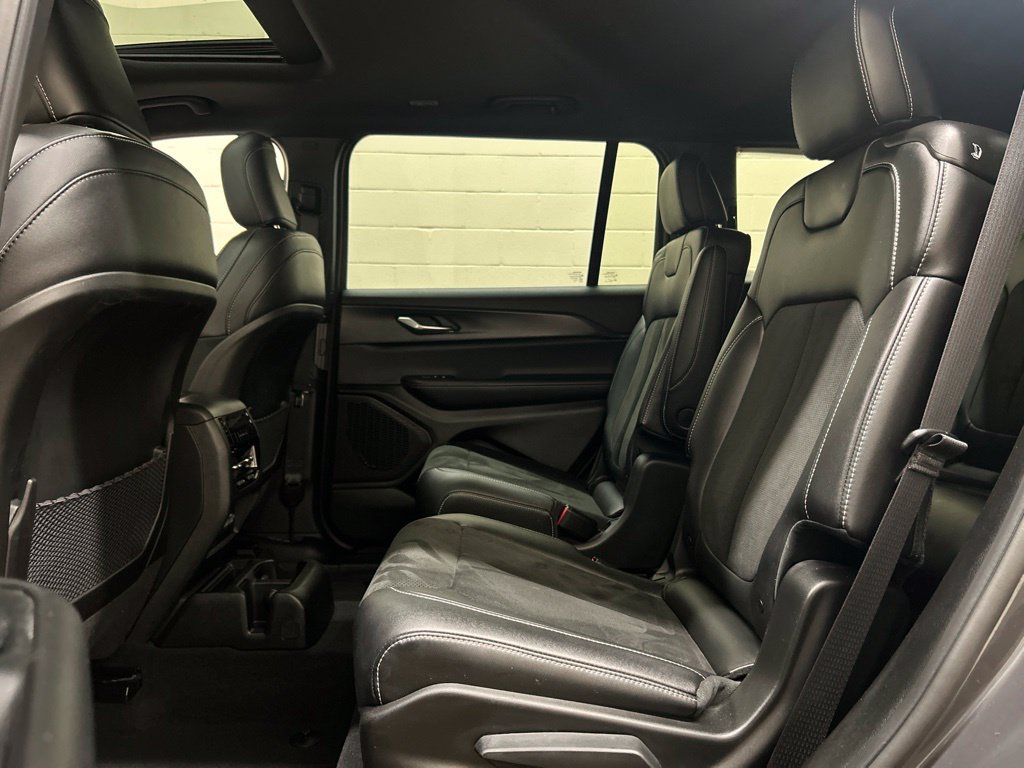 Used 2025 Jeep Grand Cherokee L Altitude AWD/4WD image 9