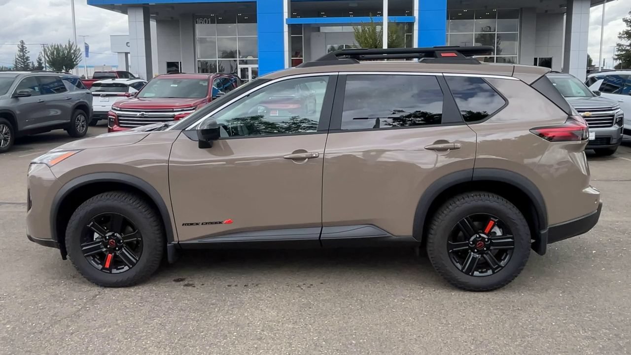 Used 2025 Nissan Rogue SV AWD/4WD image 4