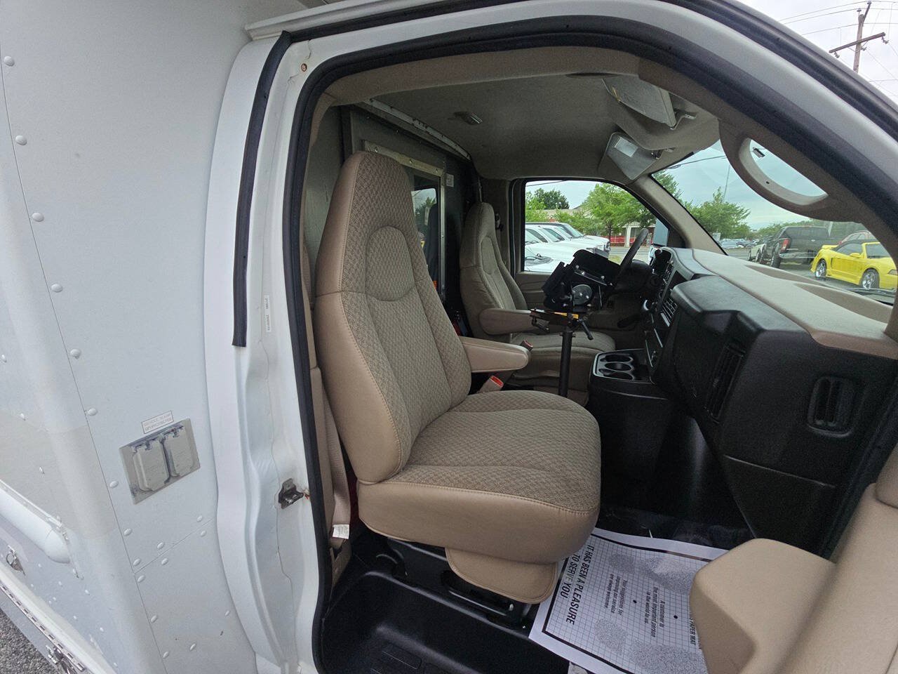 Used 2009 Chevrolet Express 3500 RWD image 44