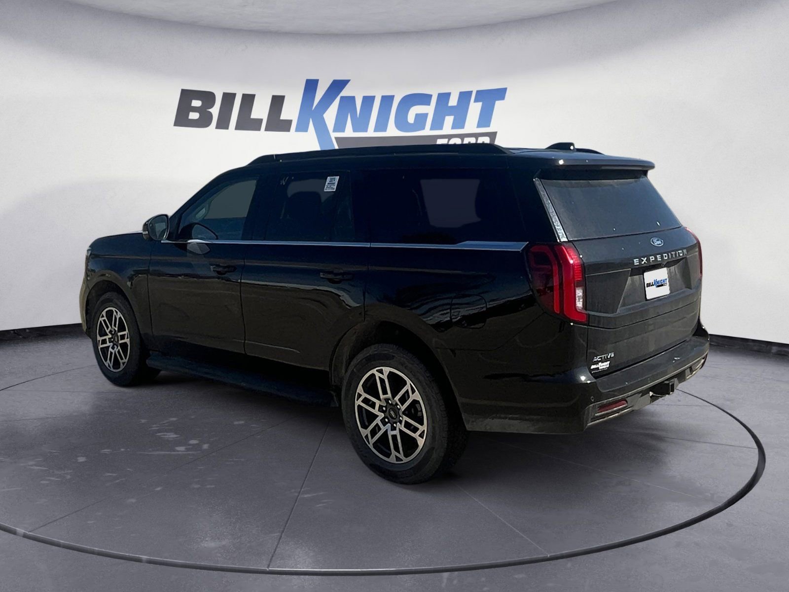 Used 2025 Ford Expedition Active image 3