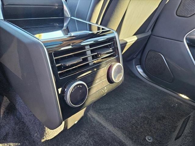 Used 2025 Land Rover Range Rover Long Wheelbase Autobiography image 18