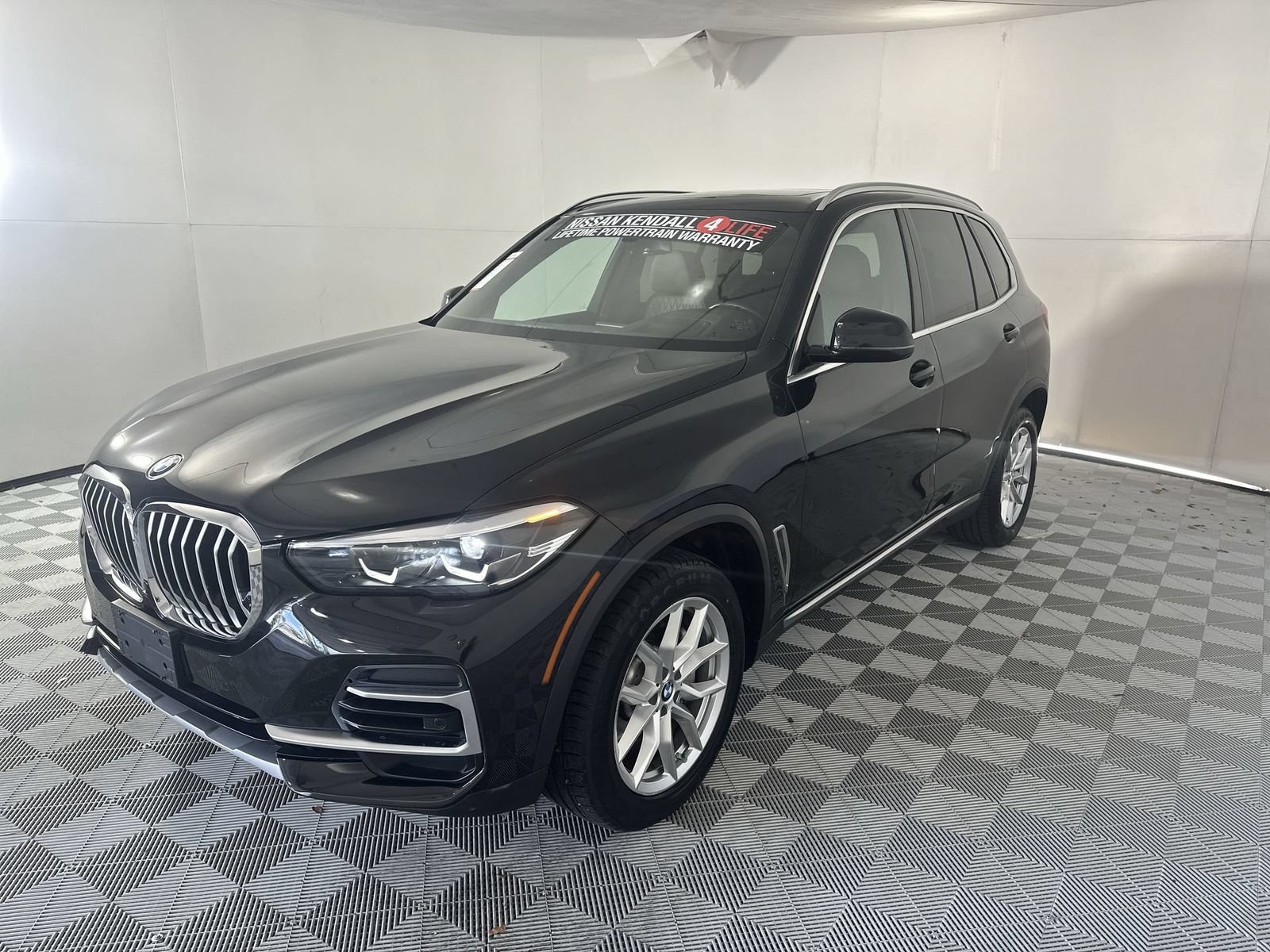 Used 2022 BMW X5 xDrive40i w/ Premium Package AWD/4WD image 4