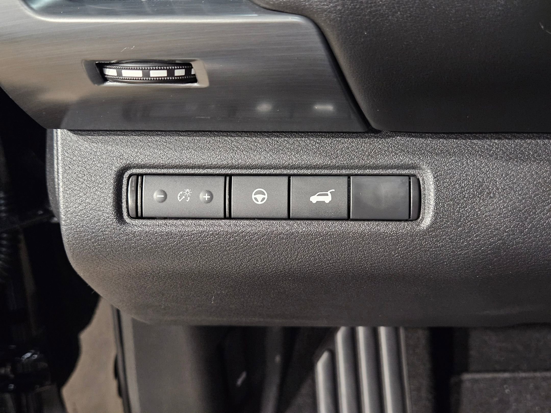 Used 2025 Nissan Pathfinder SL w/ Cargo Package image 25