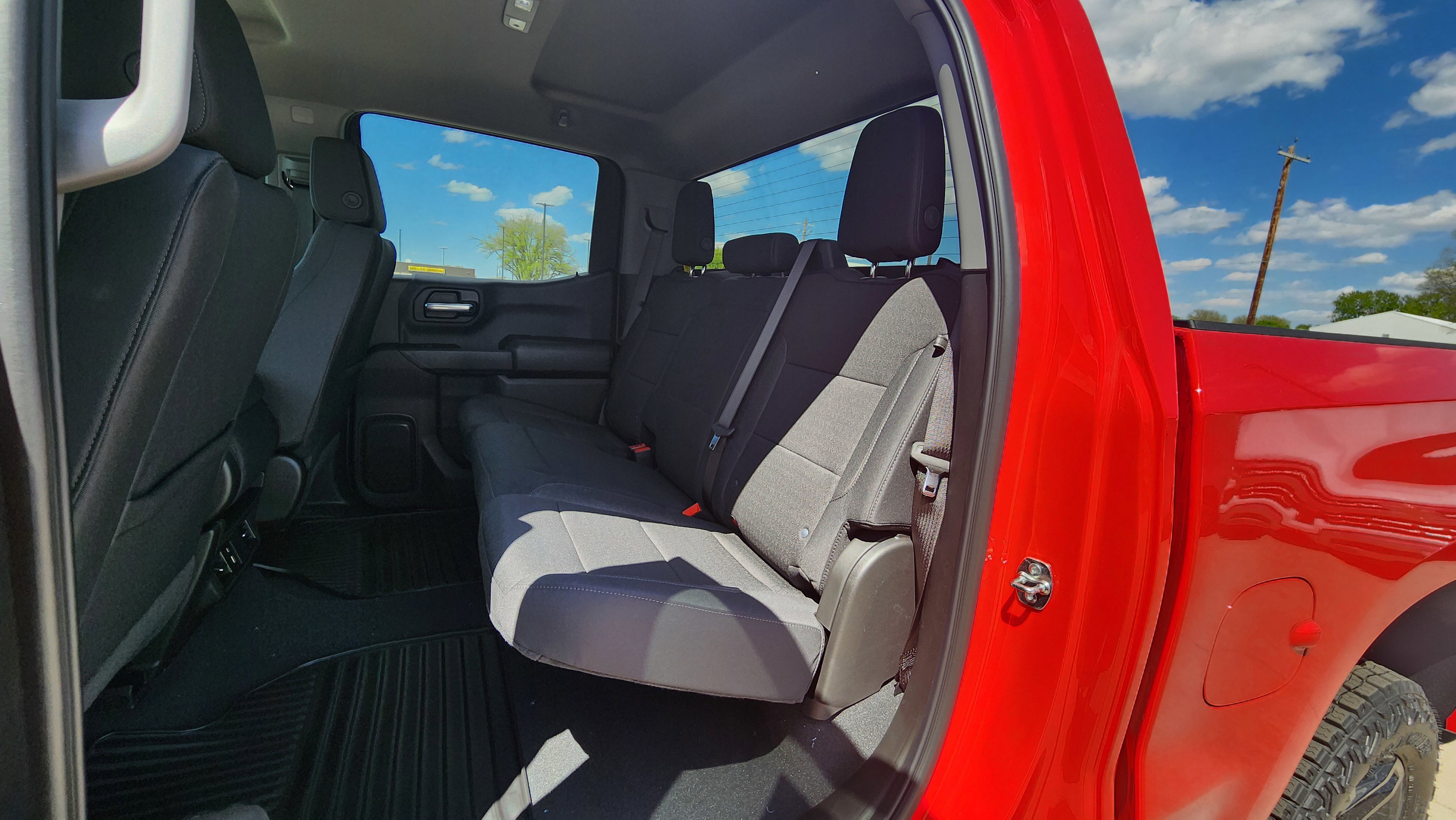 New 2026 Chevrolet Silverado 1500 Custom Trail Boss w/ LPO, Dark Essentials Package AWD/4WD image 18