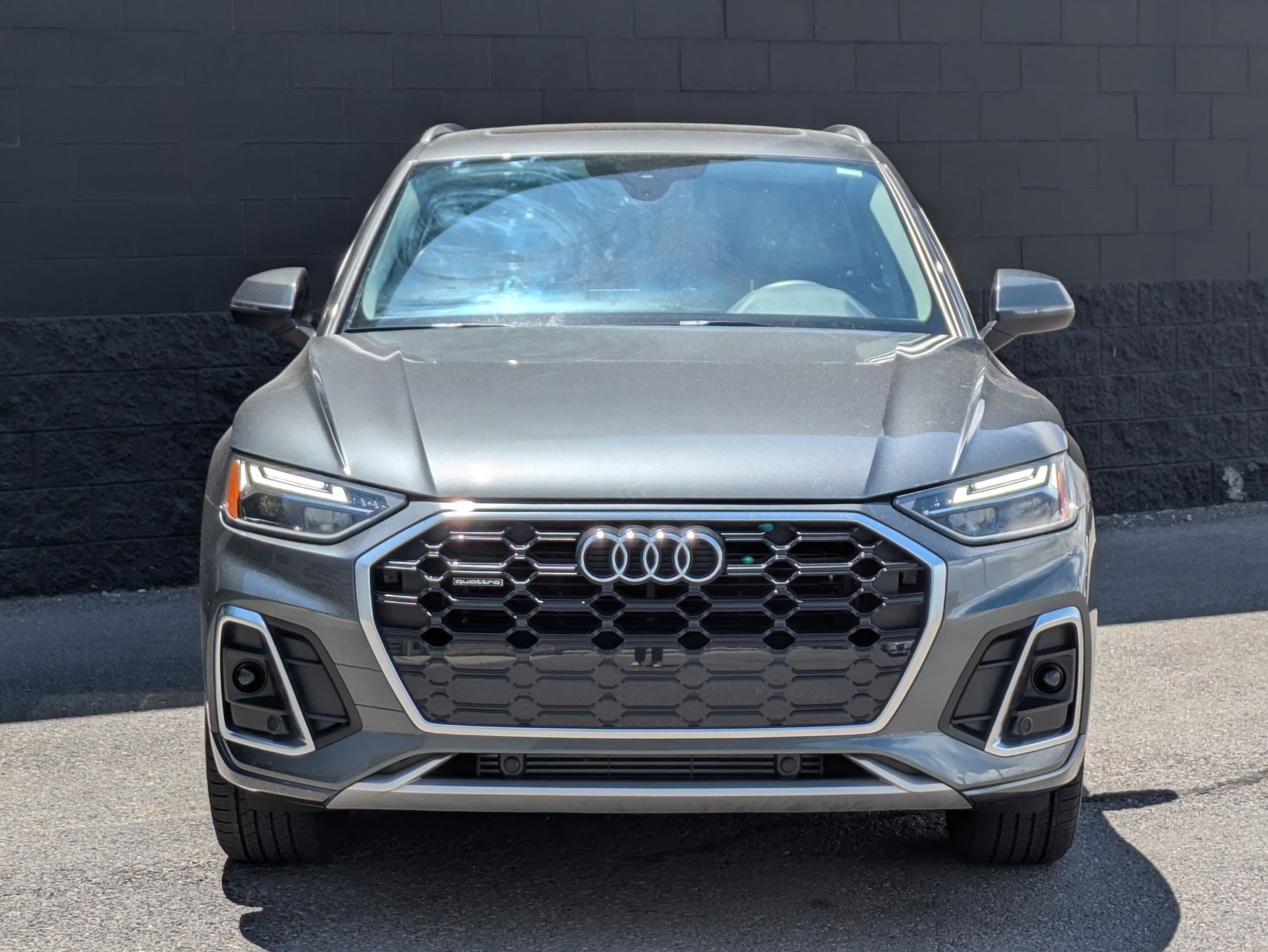 Used 2023 Audi Q5 2.0T Premium w/ Convenience Package AWD/4WD image 2