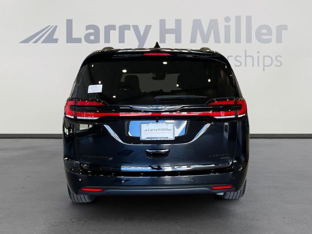 New 2026 Chrysler Pacifica Limited image 4