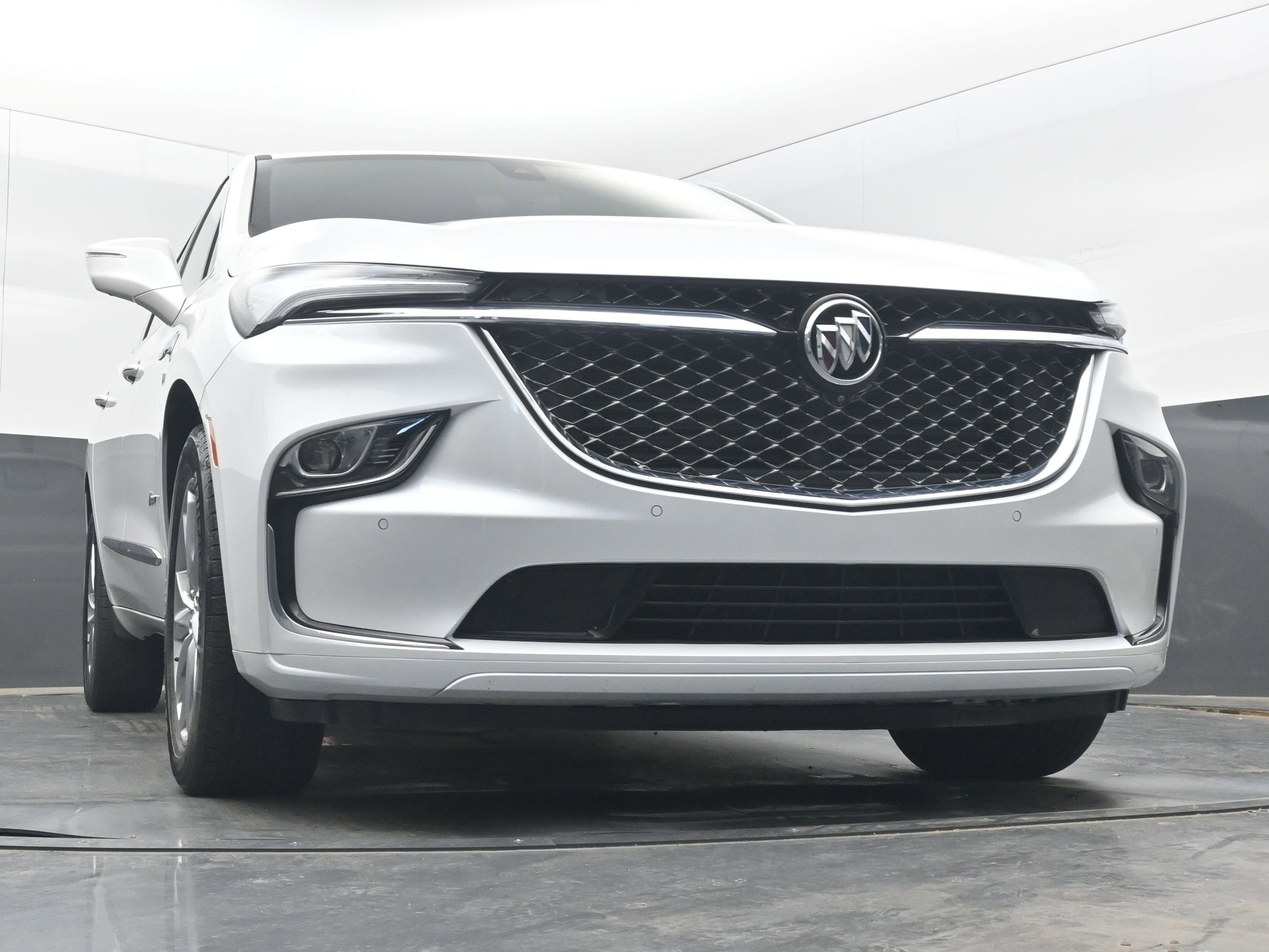 Used 2024 Buick Enclave Avenir FWD image 12