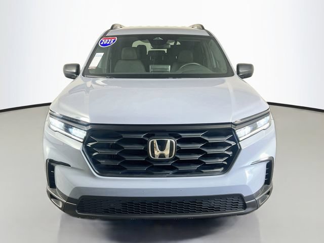 Used 2025 Honda Pilot Sport image 3