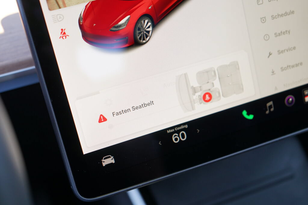 Used 2020 Tesla Model 3 Standard Range Plus RWD image 18