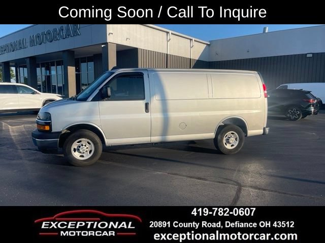 Used 2025 Chevrolet Express 3500 w/ Hotel Shuttle Package RWD image 2