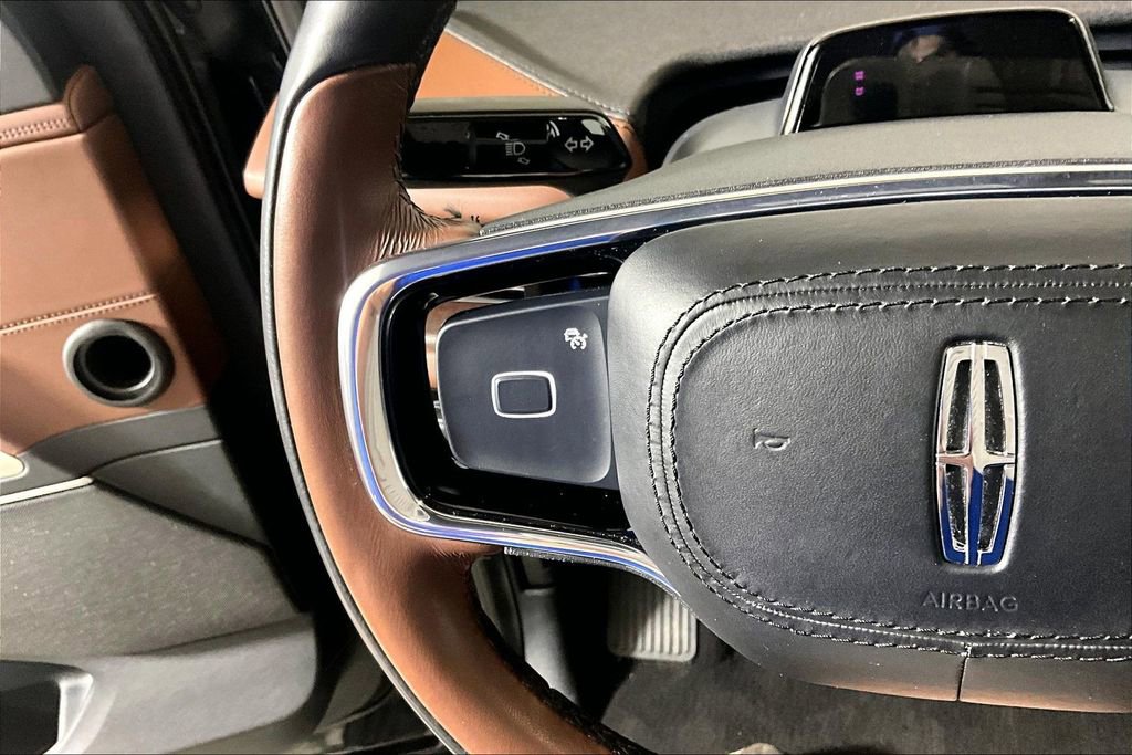 Used 2025 Lincoln Navigator Reserve image 14