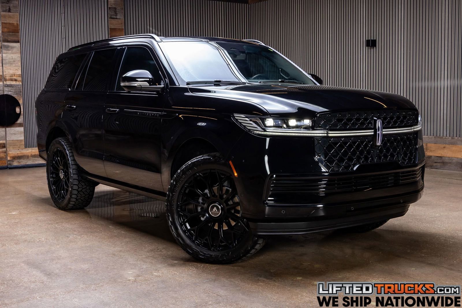 Used 2025 Lincoln Navigator Reserve w/ Jet Appearance Package AWD/4WD image 1