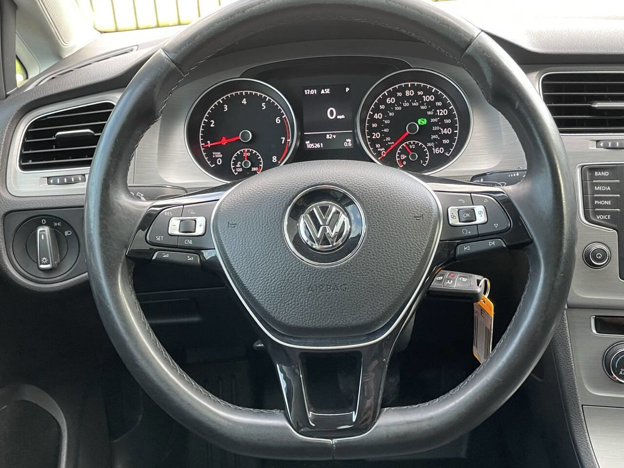 Used 2015 Volkswagen Golf S image 29