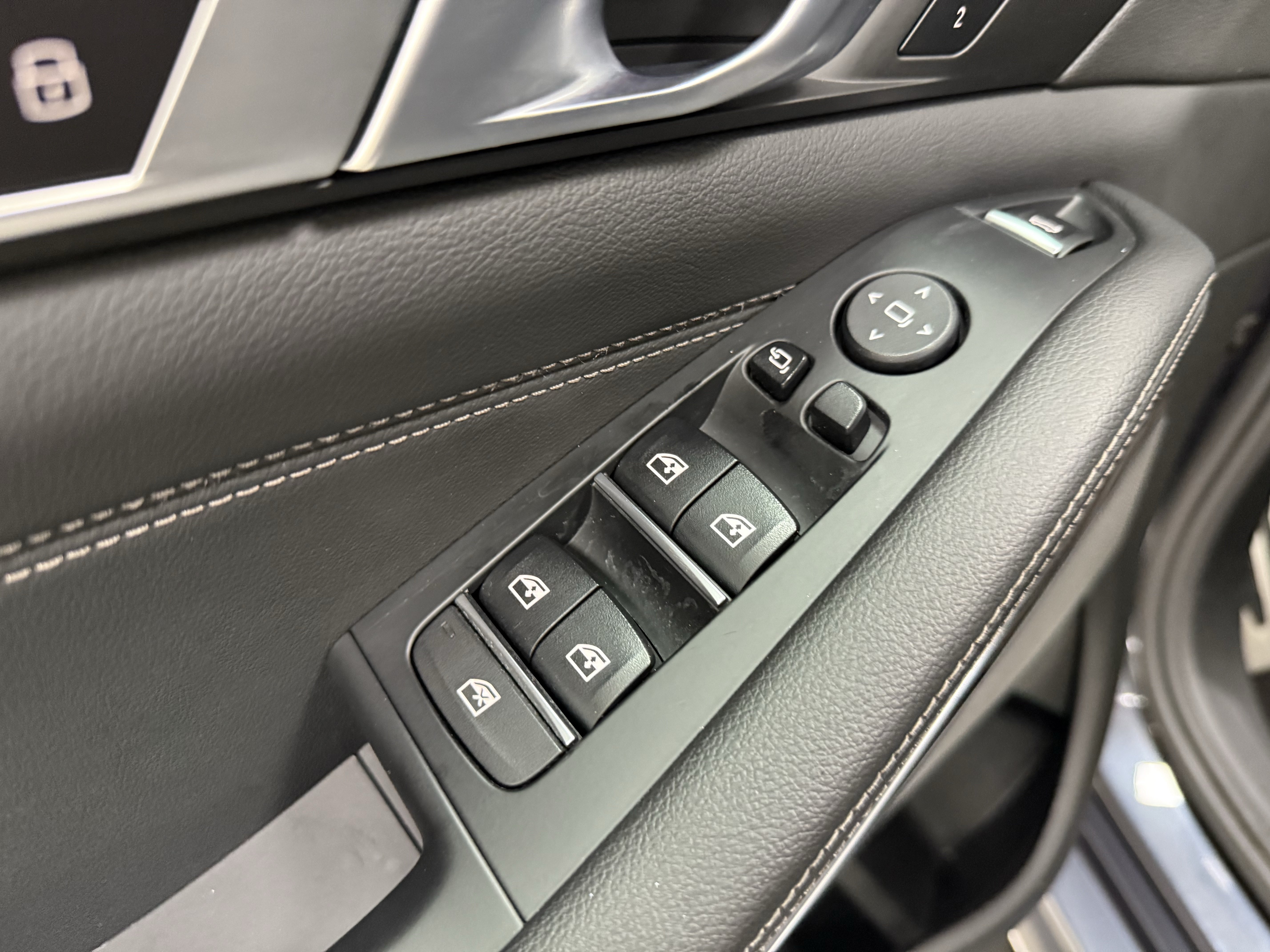 Used 2020 BMW X5 sDrive40i w/ M Sport Package RWD image 12
