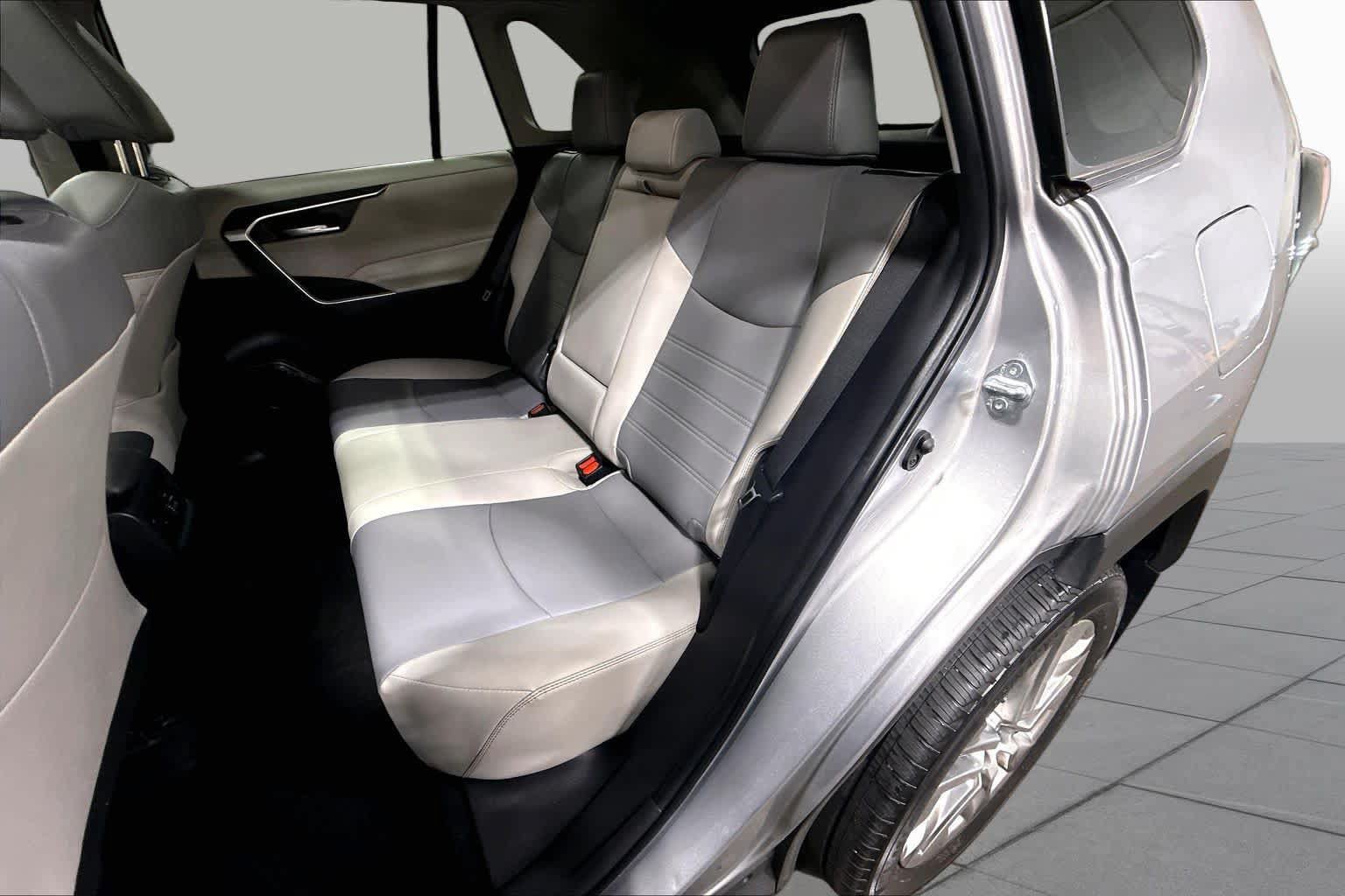 Used 2023 Toyota RAV4 XLE Premium AWD/4WD image 21