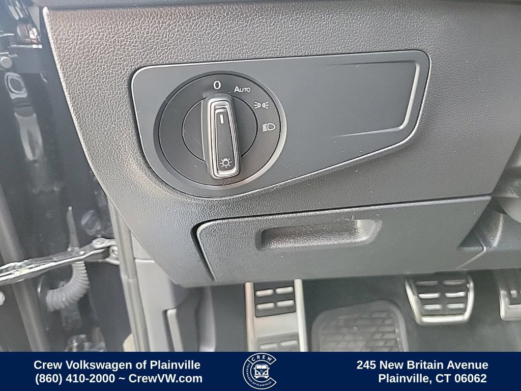 Certified 2024 Volkswagen Tiguan SE R-Line AWD/4WD image 39