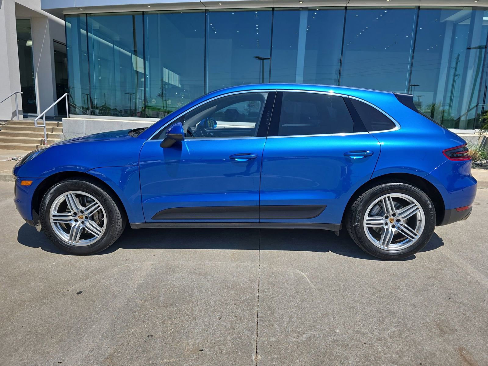 Used 2018 Porsche Macan S AWD/4WD image 2