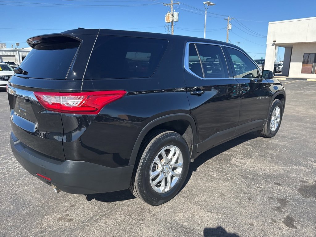 Used 2020 Chevrolet Traverse LS image 2