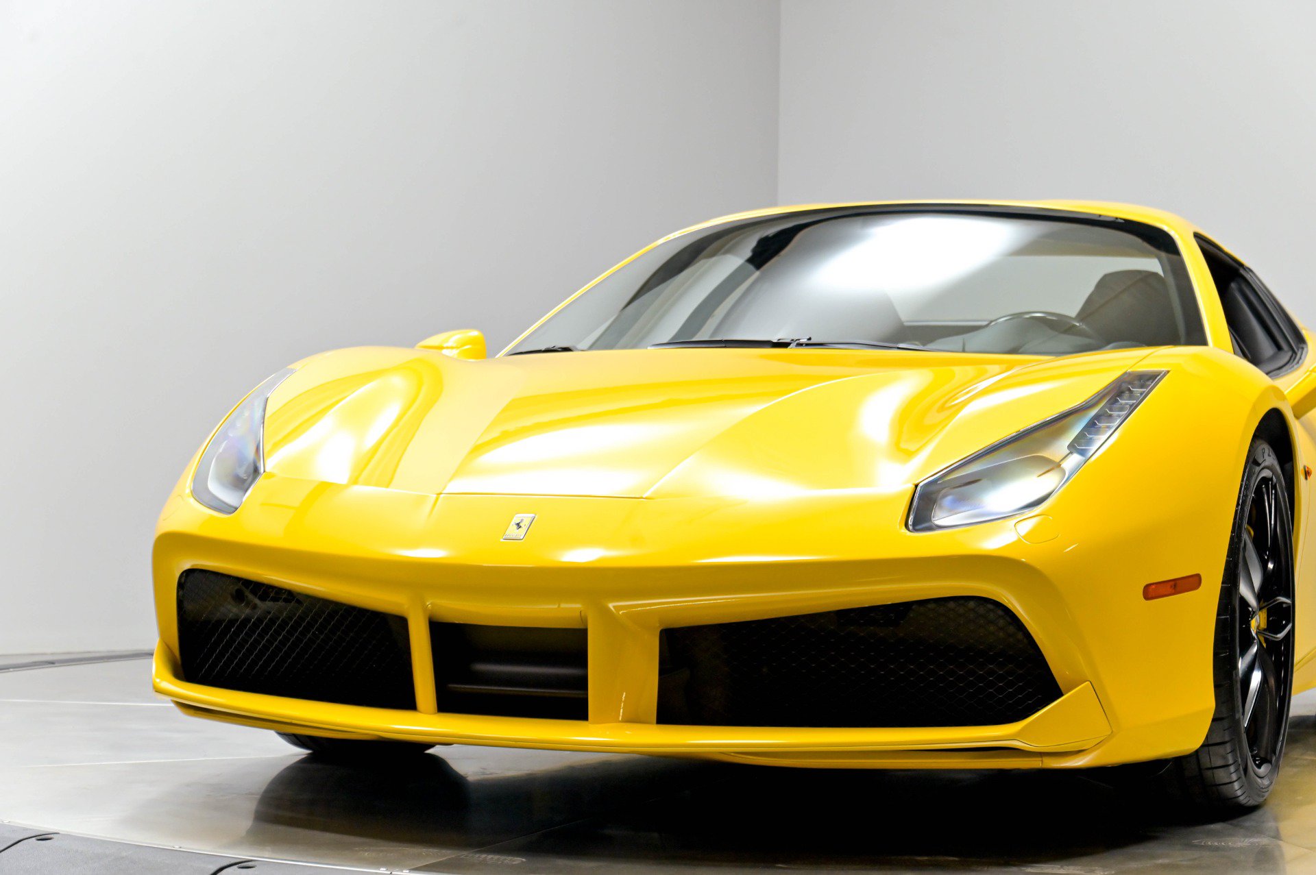 Used 2017 Ferrari 488 Spider RWD image 98
