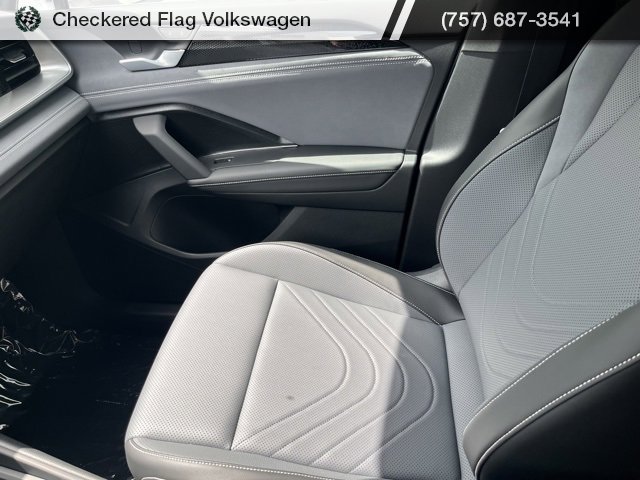 New 2025 Volkswagen Tiguan SE R-Line image 48
