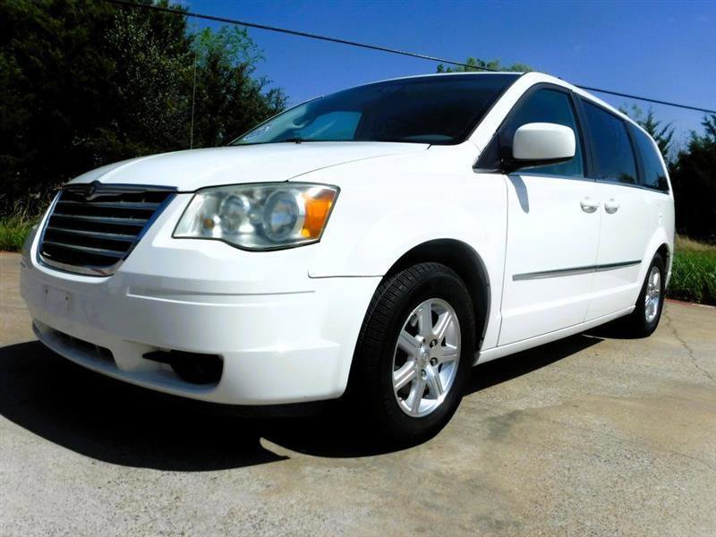 Used 2009 Chrysler Town & Country Touring image 6