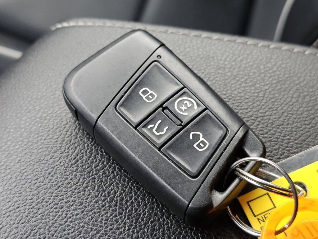 Used 2022 Volkswagen Tiguan SEL R-Line image 35