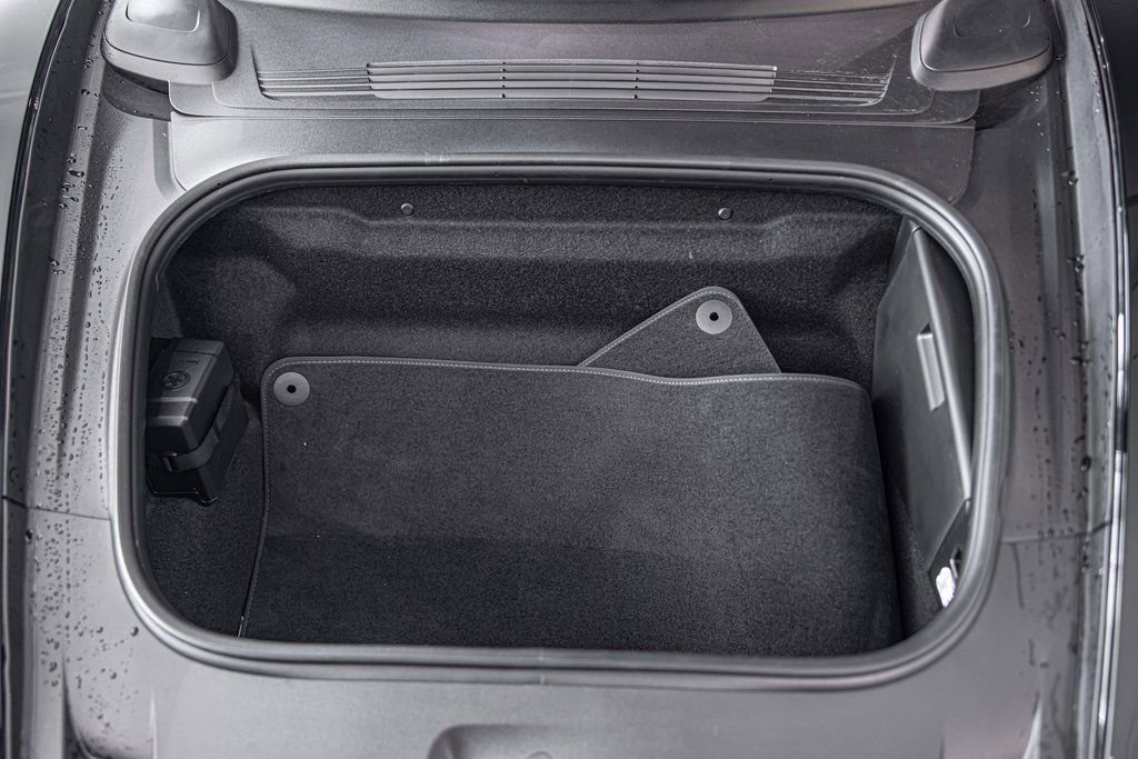 Used 2026 Porsche 911 Carrera 4 GTS w/ Premium Package image 5