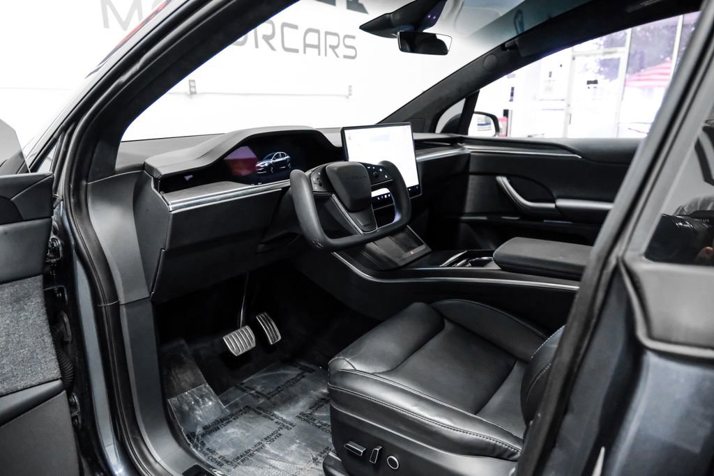 Used 2023 Tesla Model X Plaid image 3
