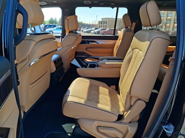 Used 2023 Jeep Grand Wagoneer Series III image 10