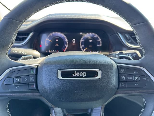 Certified 2023 Jeep Grand Cherokee Limited w/ Black Appearance Package image 21