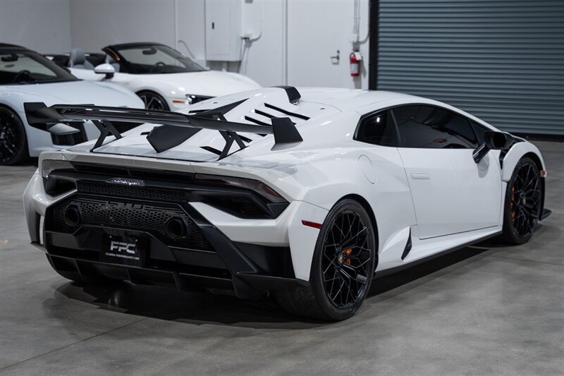 Used 2022 Lamborghini Huracan STO RWD image 6