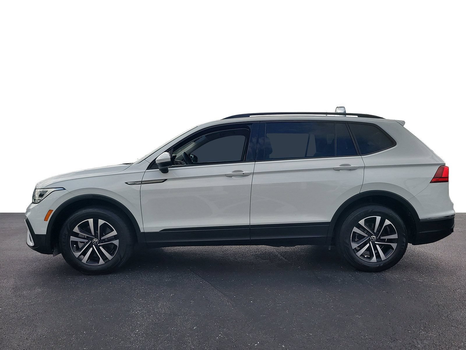 Used 2023 Volkswagen Tiguan S w/ Driver Assistance Package FWD image 5