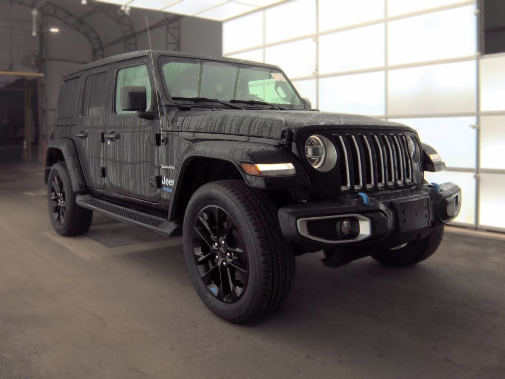 Used 2022 Jeep Wrangler Unlimited Sahara w/ Cold Weather Group AWD/4WD image 3