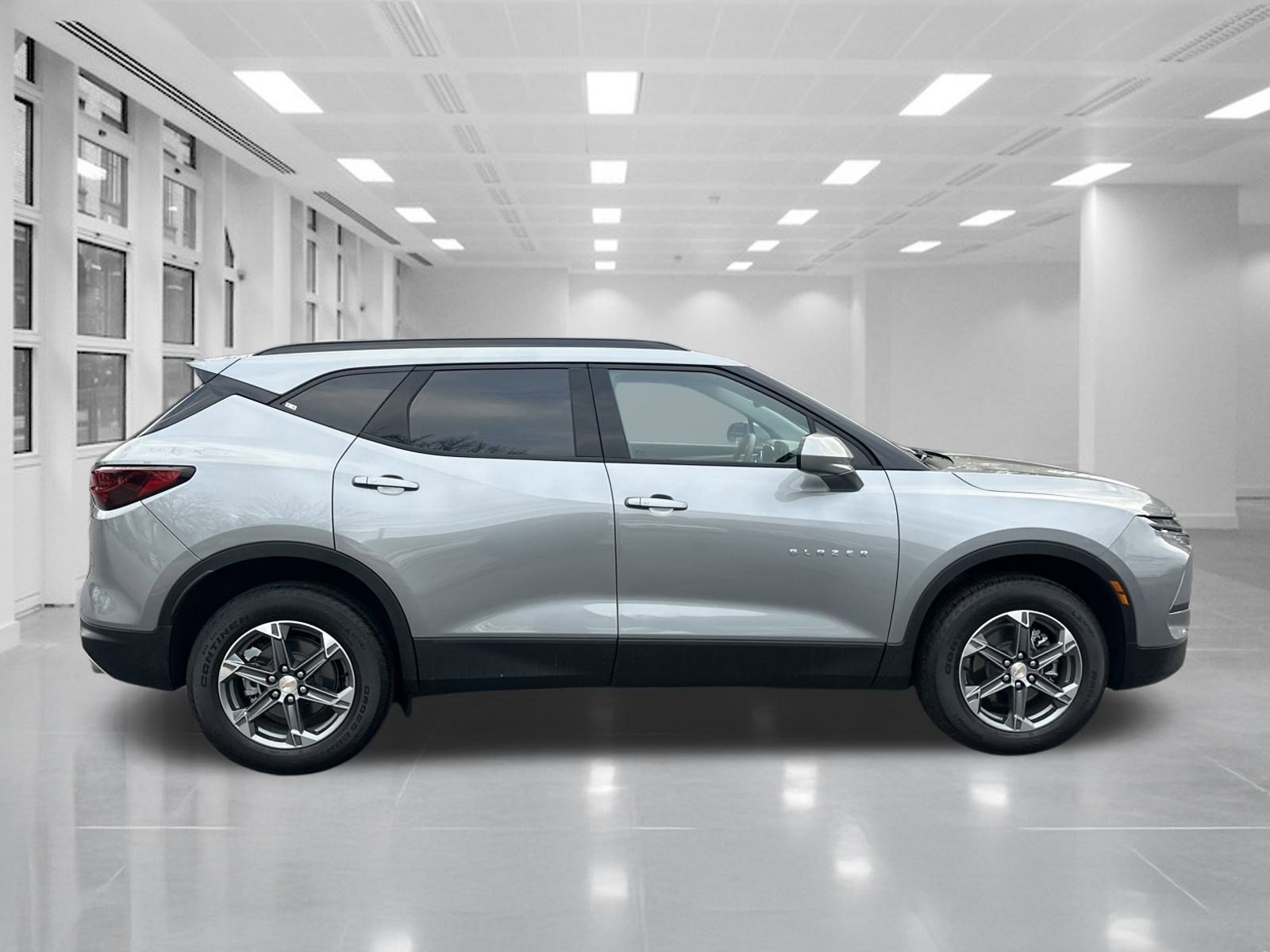 New 2025 Chevrolet Blazer LT w/ Convenience Package FWD image 4