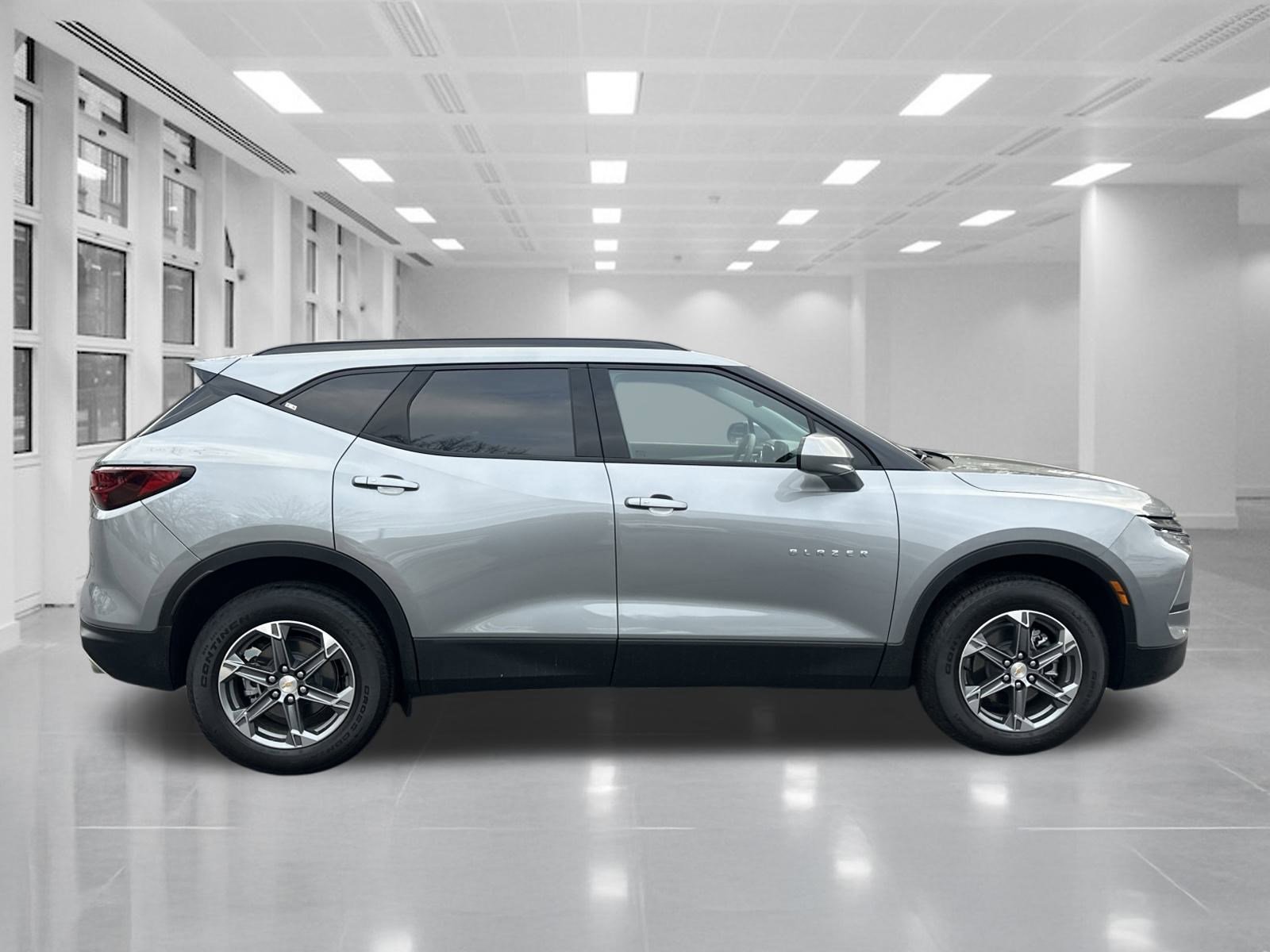 New 2025 Chevrolet Blazer LT w/ Convenience Package FWD image 4