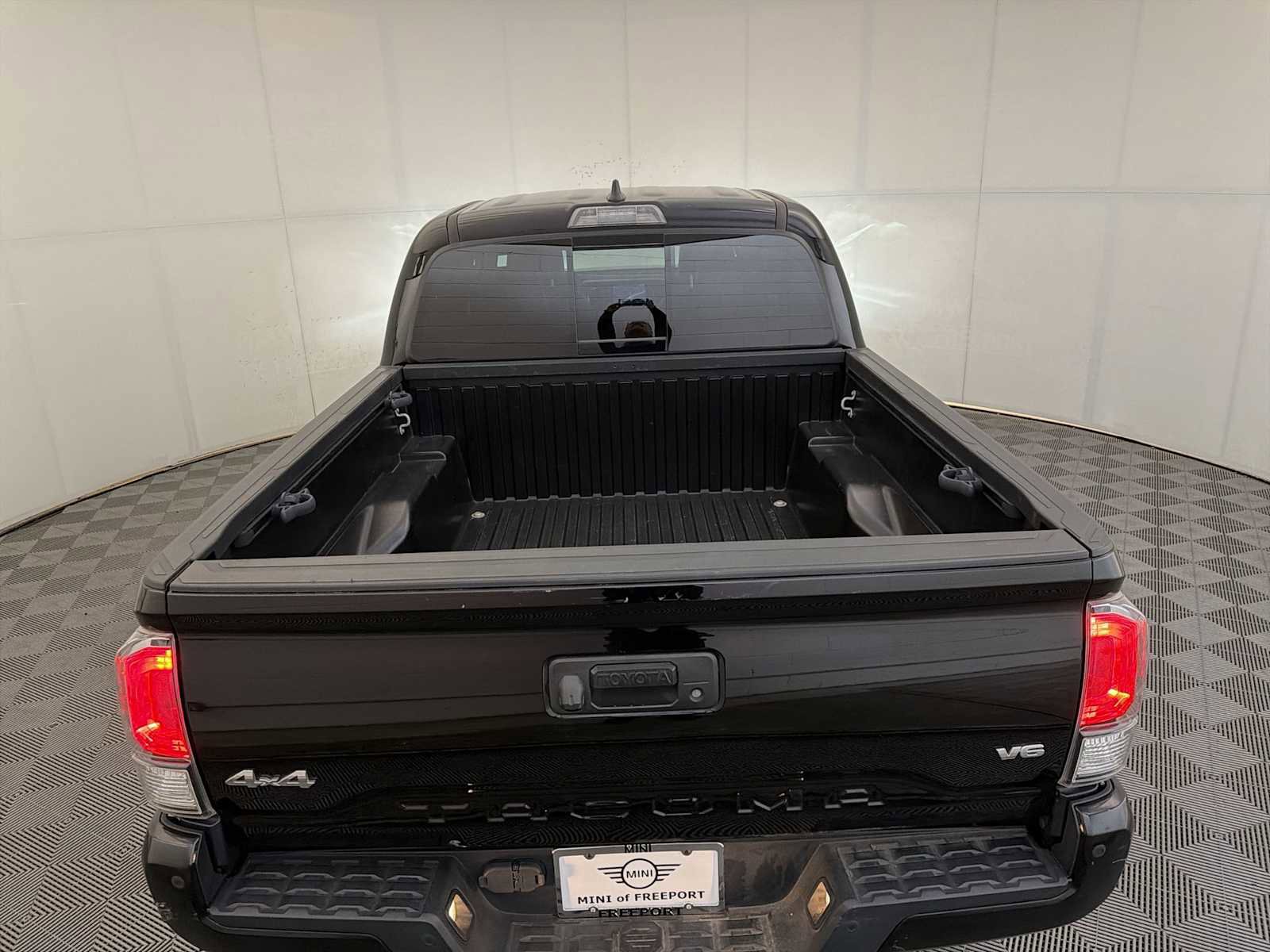 Used 2023 Toyota Tacoma Limited image 23