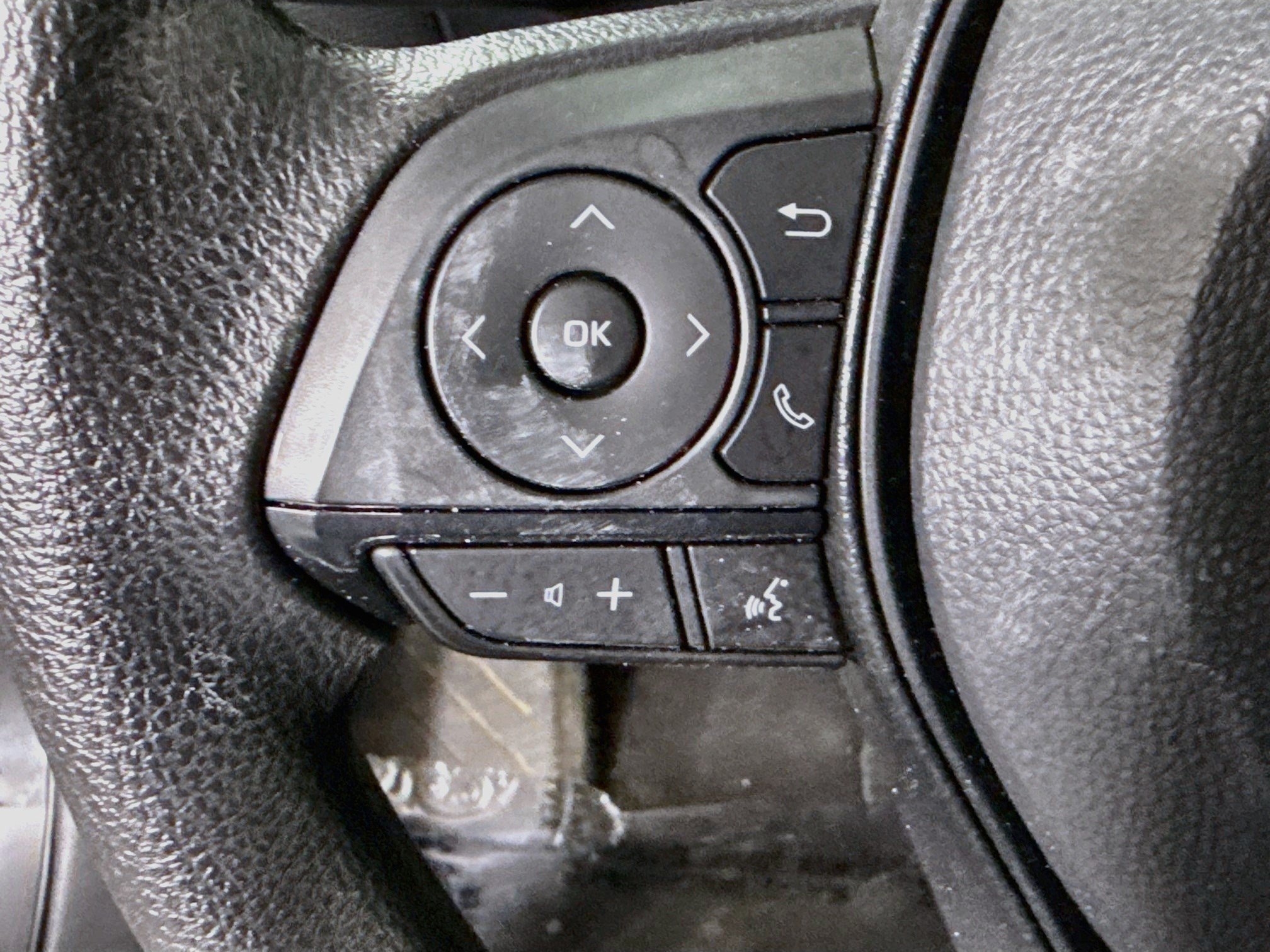 Used 2025 Toyota RAV4 XLE AWD/4WD image 14