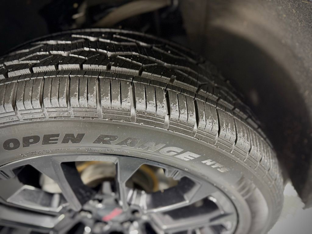 Used 2023 GMC Yukon XL SLT w/ SLT Premium Package image 18