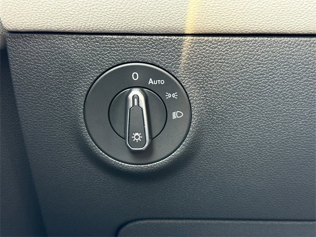 Used 2025 Volkswagen Taos S image 36