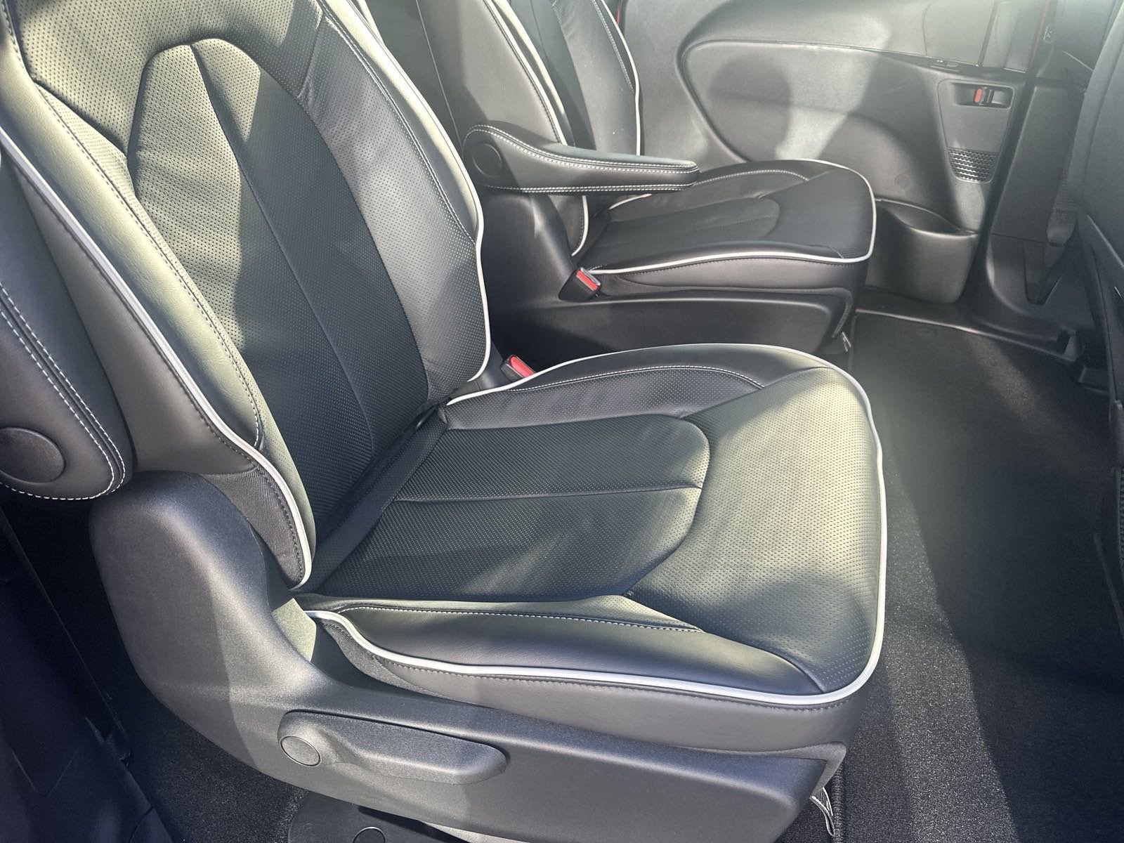 New 2024 Chrysler Pacifica Premium FWD image 25
